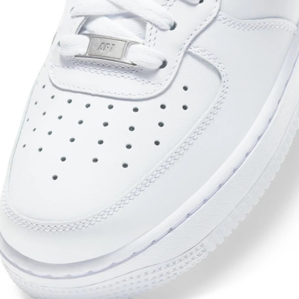 Nike Men's Classic White 2019 Mid 07’ Air Force 1 Sneakers - Picture 3 of 9